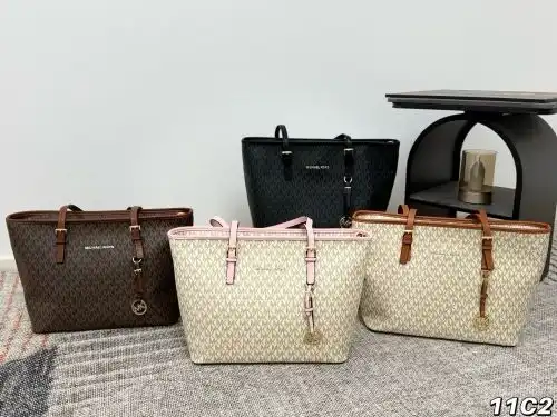 MK single shoulder bag MK women's bag MK crossbody bag uses imported original single cowhide high-en