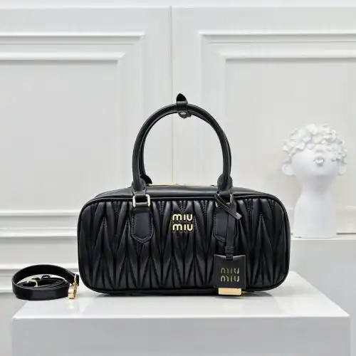 MiuMiu handbag, ladies, ladies, crossbody bag, imported original cowhide, high-end quality, delivery