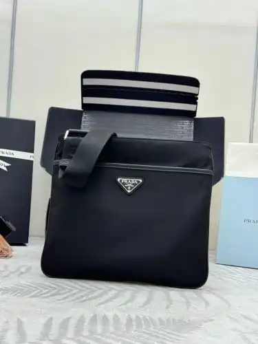 PRADA single shoulder bag Prada men's bag Prada crossbody bag is made of imported original single co