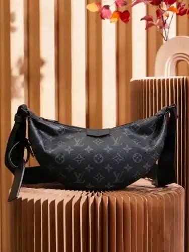 LV mailbag Louis Vuitton men's bag Louis Vuitton crossbody bag uses imported top-grade original leat