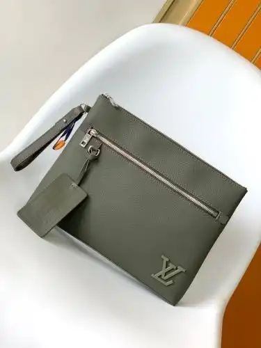 LV clutch Louis Vuitton men's bag Louis Vuitton crossbody bag uses imported top-grade original leath