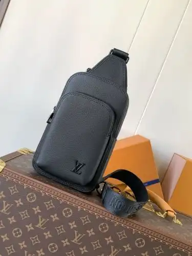 LV chest bag Louis Vuitton men's bag Louis Vuitton crossbody bag uses imported top-grade original le