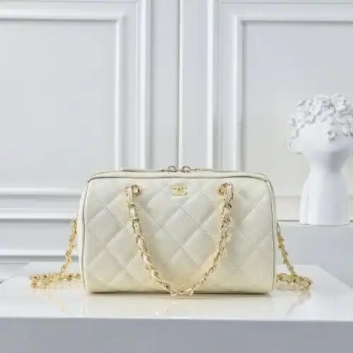 CHANEL pillow bag Chanel women's bag Chanel crossbody bag is imported original cowhide high-end qual
