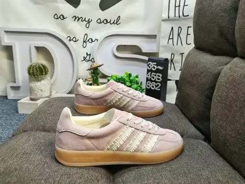 862D Adidas Gazelle Indoor JS1413 Casual Wear-resistant Lightweight Low Top Shoes This Adidas sneake