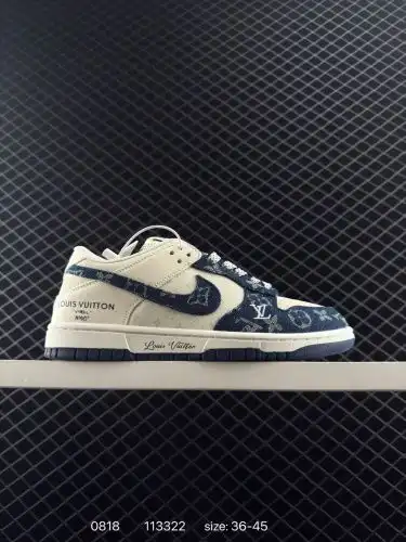 Stussy x Nike Dunk SB Low Stussy x Nike SB Low Co-branded beige gray The shoe body is made of beige 