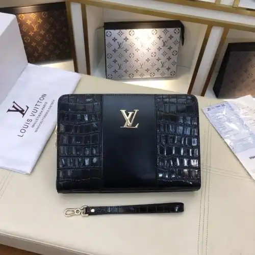 LV clutch Louis Vuitton men's bag Louis Vuitton crossbody bag uses imported original cowhide high-en