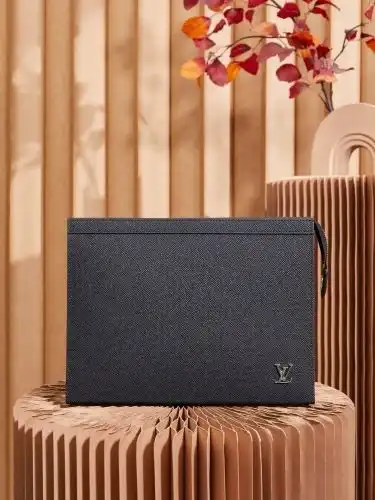 LV clutch Louis Vuitton men's bag Louis Vuitton crossbody bag uses imported original cowhide high-en
