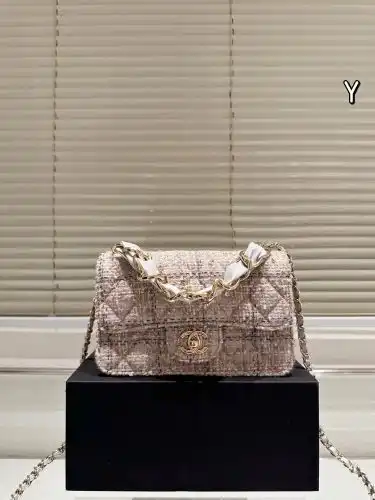 CHANEL chain bag Chanel women's bag Chanel crossbody bag is made of imported original cowhide high-e