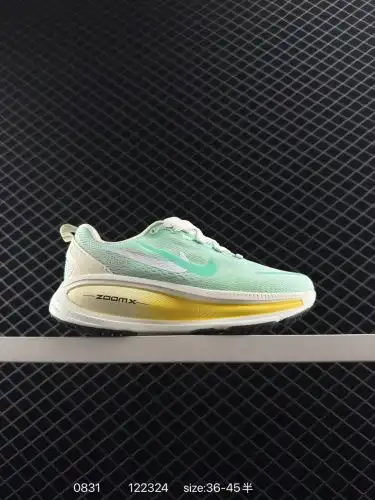 NIKE VOMERO 18 Nike Super Flexible Light Running Shoes #Shoe style is equipped with Flyknit material
