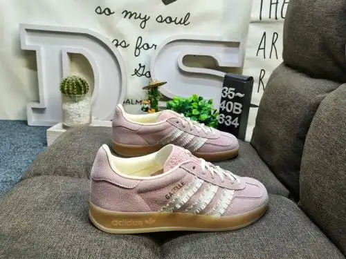 634D Adidas Gazelle Indoor JS1413 Casual Wear-resistant Lightweight Low Top Board Shoes This Adidas 