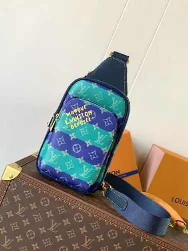 LV chest bag Louis Vuitton men's bag Louis Vuitton crossbody bag uses imported top-grade original le