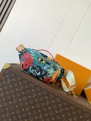 LV waist bag Louis Vuitton men's bag Louis Vuitton crossbody bag uses imported top-grade original le