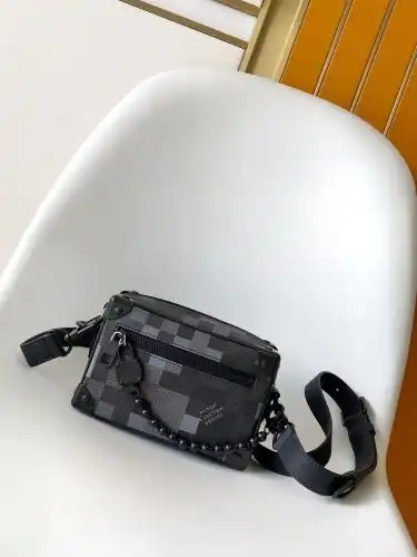 LV mail bag Louis Vuitton men's bag Louis Vuitton crossbody bag uses imported top-grade original lea