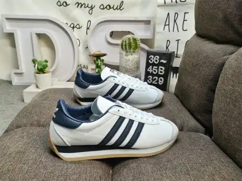 329D company-level Adidas WB Country Raw rubber sole Delicate and generous shoe style Temperament an