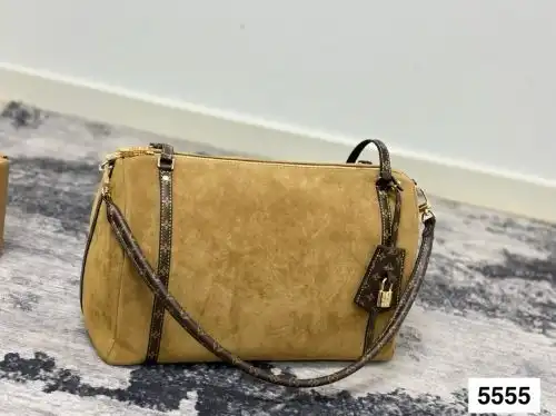 LV single shoulder bag Louis Vuitton women's bag Louis Vuitton crossbody bag uses imported original 