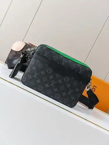 LV mailbag Louis Vuitton men's bag Louis Vuitton crossbody bag uses imported top-grade original leat
