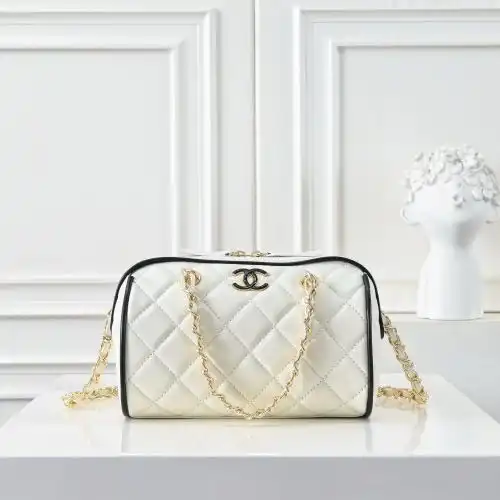 CHANEL pillow bag Chanel women's bag Chanel crossbody bag is imported original cowhide high-end qual