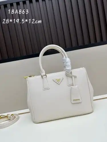 PRADA handbag Prada women's bag Prada crossbody bag is made of imported original cowhide high-end qu