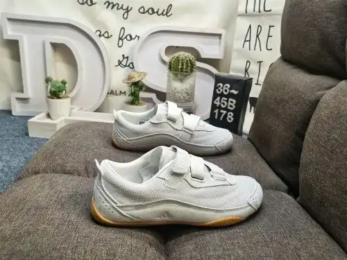 178DAdidas URBAN REVERIE JS0151 Retro items Champion classic moral training shoe style, using simple