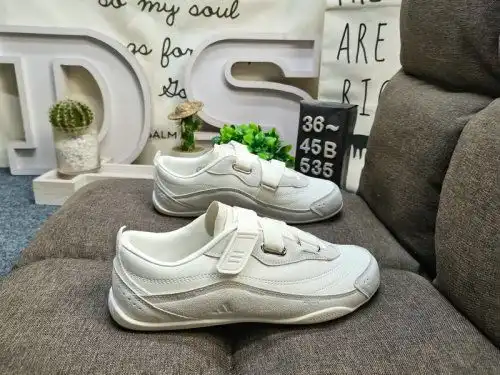 535DAdidas URBAN REVERIE JQ9390 Retro items Champion classic moral training shoe style, using simple