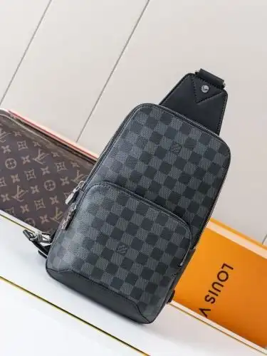 LV chest bag Louis Vuitton men's bag Louis Vuitton crossbody bag uses imported top-grade original le