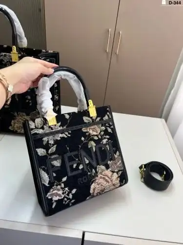 FENDI tote bag Fendi women's bag Fendi crossbody bag is made of imported original cowhide high-end q