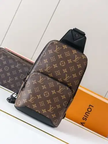LV chest bag Louis Vuitton men's bag Louis Vuitton crossbody bag uses imported top-grade original le