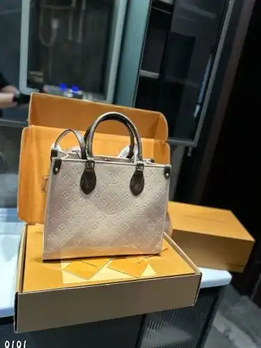 LV tote bag Louis Vuitton women's bag Louis Vuitton crossbody bag uses imported original cowhide hig