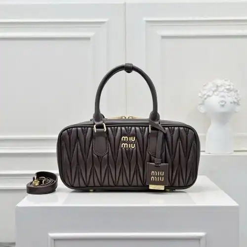 MiuMiu handbag, ladies, ladies, crossbody bag, imported original cowhide, high-end quality, delivery