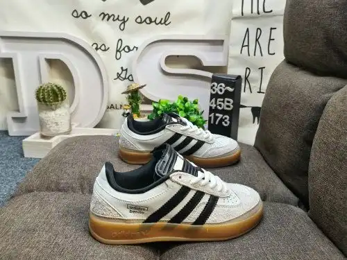 173DAdidasad Bunny Gazelle Indoor uses a combination of eco-friendly fiber leather upper material, a