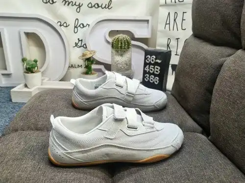 386DAdidas URBAN REVERIE Retro item Champion classic moral training shoe style, using simple color m