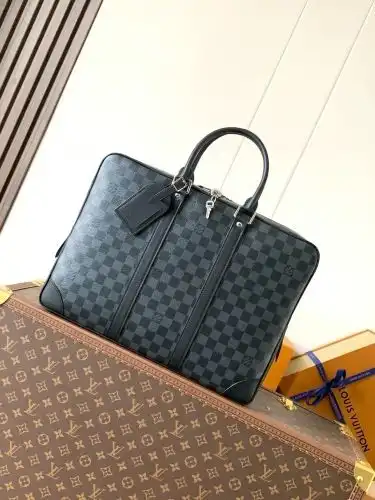 LV briefcase Louis Vuitton men's bag Louis Vuitton crossbody bag uses imported top-grade original le