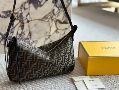 FENDI underarm bag Fendi women's bag Fendi crossbody bag uses imported original cowhide high-end qua