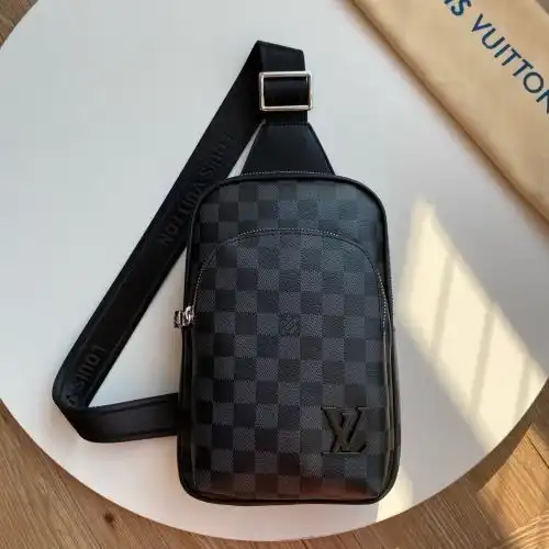 LV chest bag Louis Vuitton men's bag Louis Vuitton crossbody bag uses imported original cowhide high