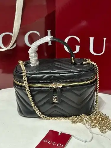 GUCCI makeup bag, Gu Chen women's bag, Gu Chen crossbody bag, uses imported top-grade original leath