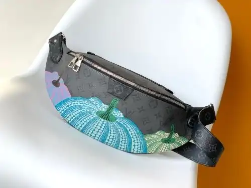 LV waist bag Louis Vuitton men's bag Louis Vuitton crossbody bag uses imported top-grade original le