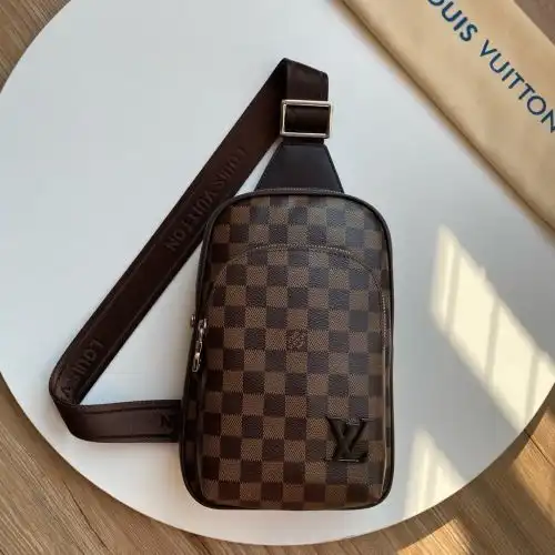 LV chest bag Louis Vuitton men's bag Louis Vuitton crossbody bag uses imported original cowhide high