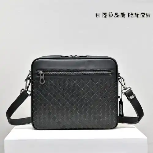 BV email bag Baodie family men's bag Baodie family crossbody bag adopts imported top-grade original 