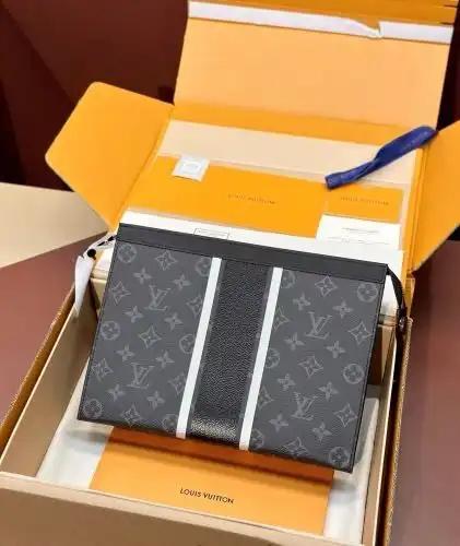 LV clutch Louis Vuitton men's bag Louis Vuitton crossbody bag uses imported original cowhide high-en