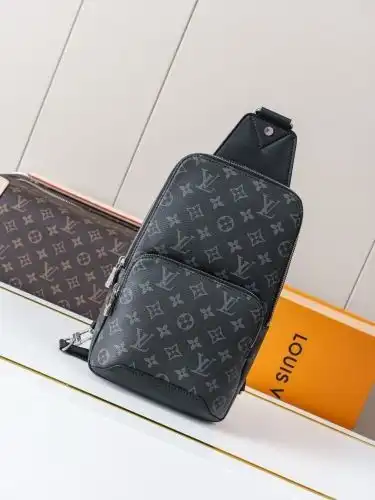 LV chest bag Louis Vuitton men's bag Louis Vuitton crossbody bag uses imported top-grade original le