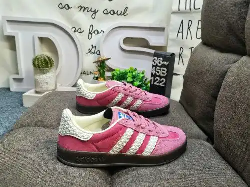 122D Adidas Gazelle Indoor Casual Wear-resistant Lightweight Low Top Board Shoes These Adidas sneake