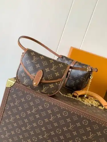 LV chain bag Louis Vuitton women's bag Louis Vuitton crossbody bag uses imported top-grade original 