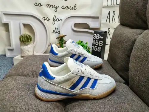 158D adidas Originals Bermuda low-top shoes replicate the street classic of the 90s, with low-top co