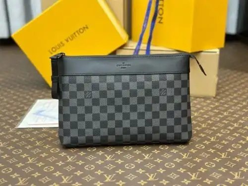 LV clutch Louis Vuitton men's bag Louis Vuitton crossbody bag is imported original cowhide high-end 