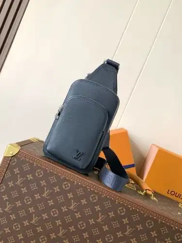 LV chest bag Louis Vuitton men's bag Louis Vuitton crossbody bag uses imported top-grade original le