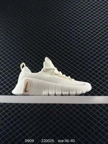 Nike/Nike Free Metcon 6 men's and women's training shoes are designed with differentiated foam struc