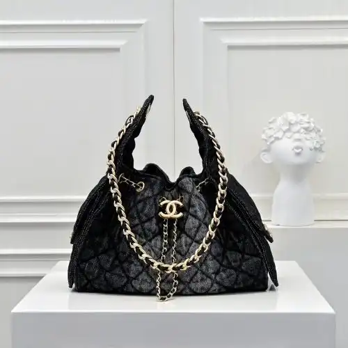 CHANEL hippie bag Chanel women's bag Chanel crossbody bag adopts imported original cowhide high-end 