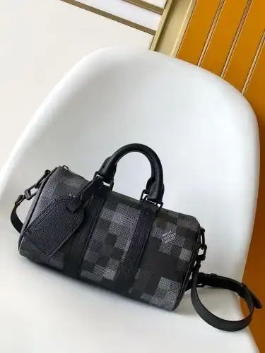 LV pillow bag Louis Vuitton men's bag Louis Vuitton crossbody bag uses imported top-grade original l