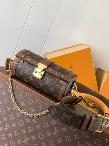 LV chain bag Louis Vuitton women's bag Louis Vuitton crossbody bag uses imported top-grade original 