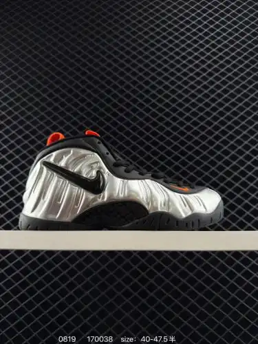 190 AIR FOAMPOSITE PRO Spray Bubble is a pair of in-field guard boots. It was released in the first 